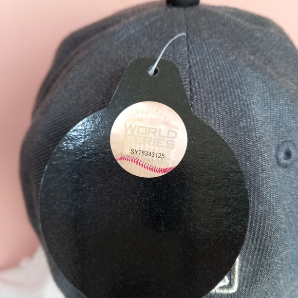 New Era Boston Red Sox 2018 World Series Trophy Snapback Hat - Picture 6 of 7